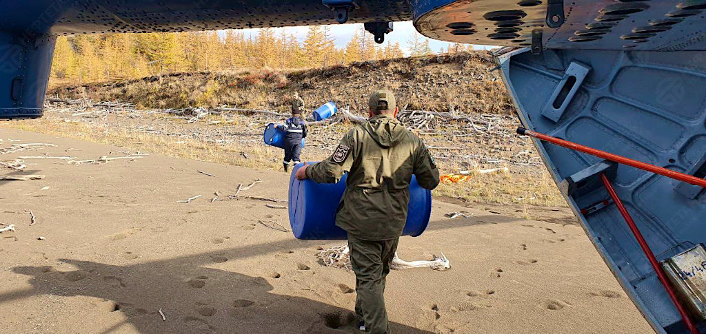Очистка берега заповедного озера Аян