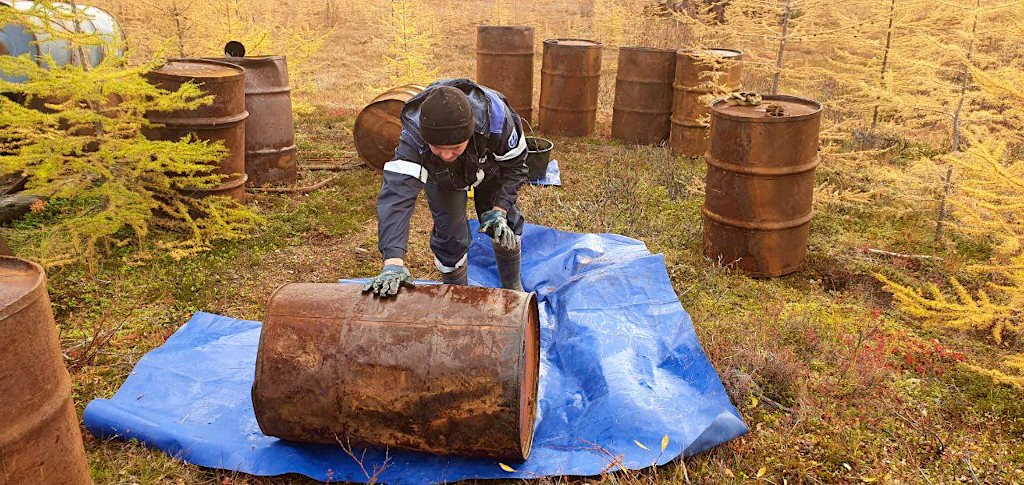 Очистка берега заповедного озера Аян